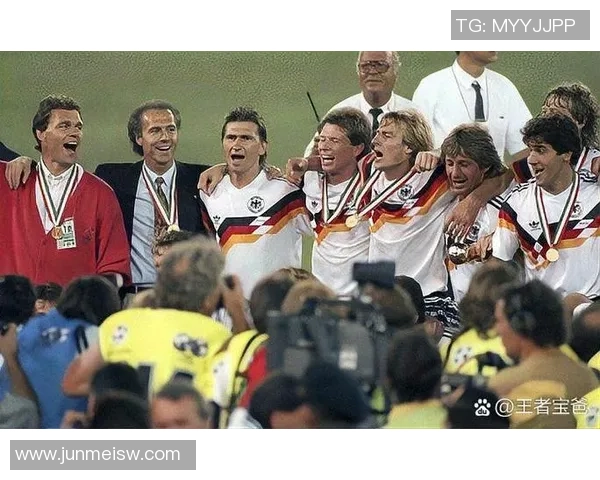 德国足球队历代著名球星及其在世界足球史上的传奇地位解析