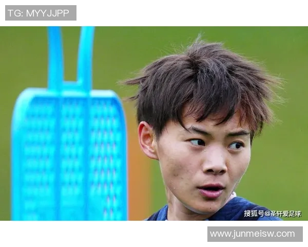 男足球星盛赞王霜技术出众 表示其在国际赛场上的表现令人钦佩