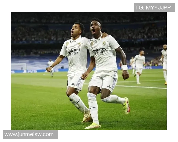 矮个足球球星如何凭借技术与智慧在绿茵场上逆袭成为球队核心