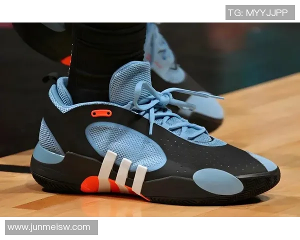 足球球星专属战靴设计解析：时尚与性能的完美融合与创新突破